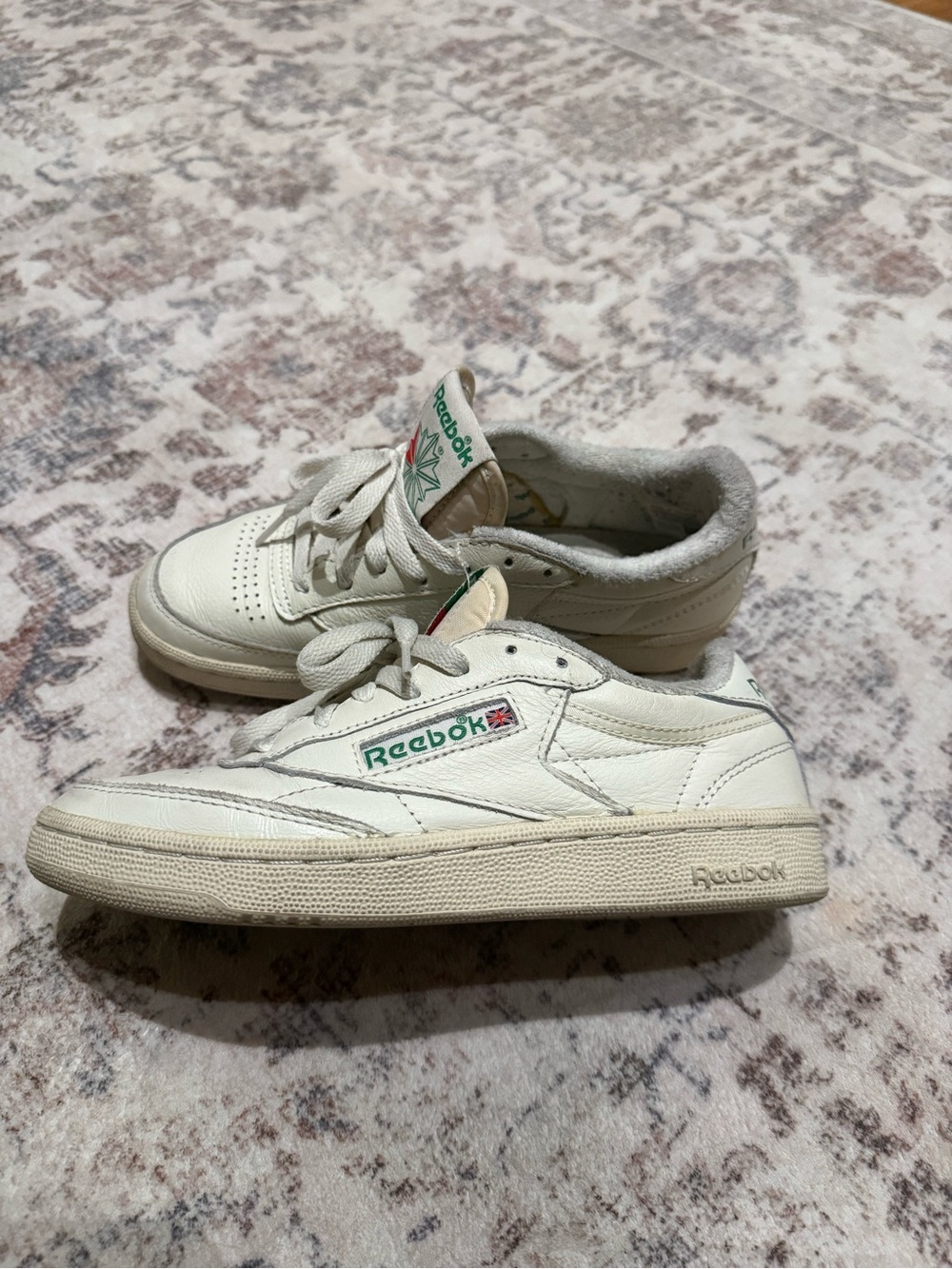 Reebok classic women’s off White Sneakers with Green Logo